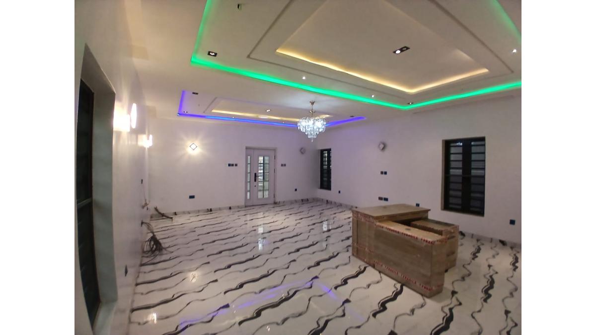 2 bed flat to let, Crown Lodge, Elystan Street - African Land