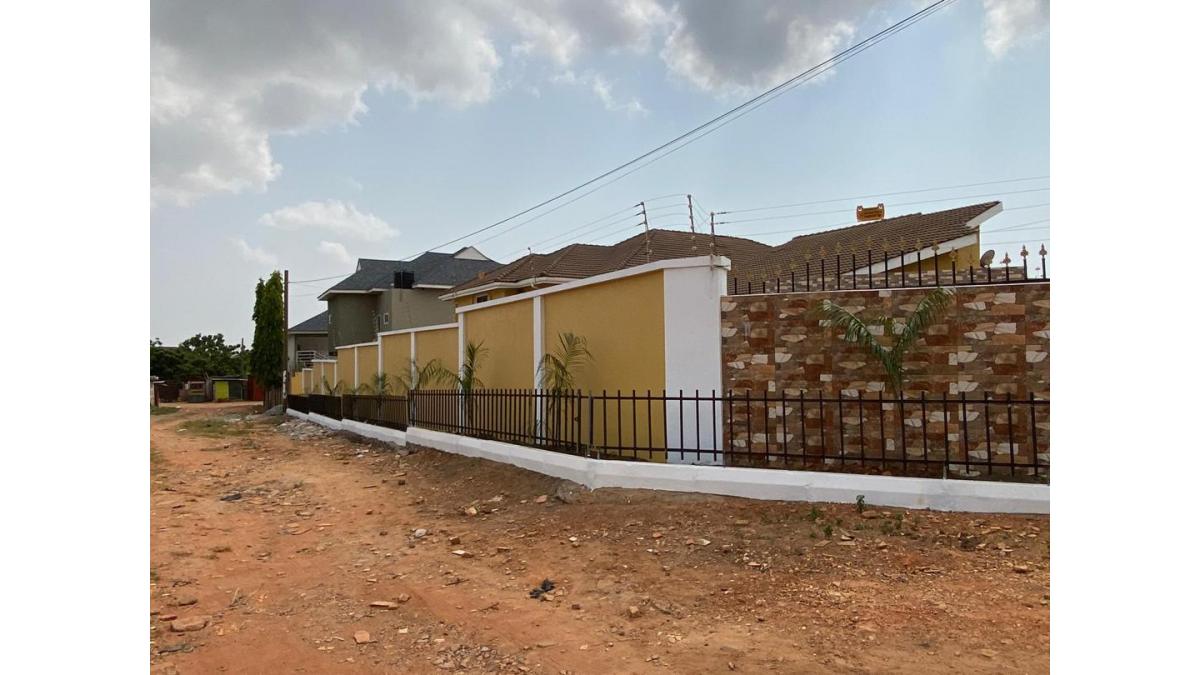 2 bed flat to let, Crown Lodge, Elystan Street - African Land
