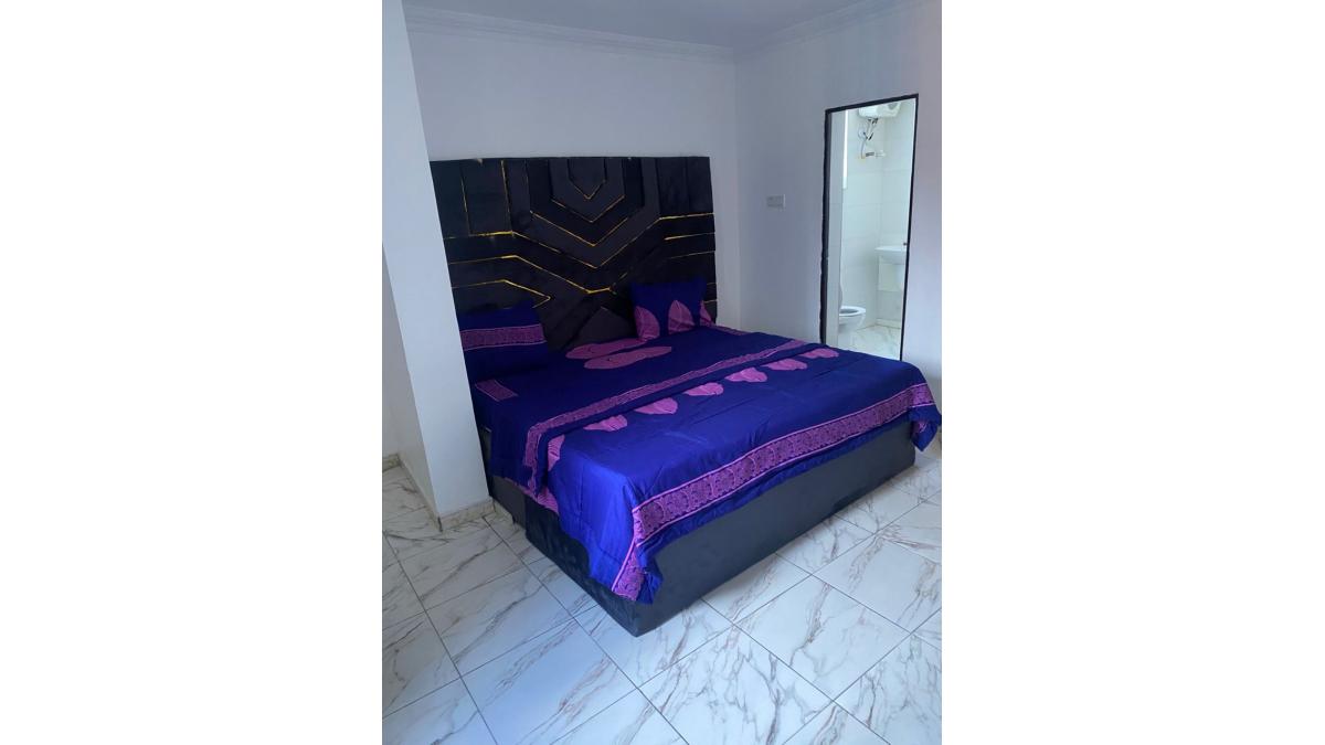 2 bed flat to let, Crown Lodge, Elystan Street - African Land