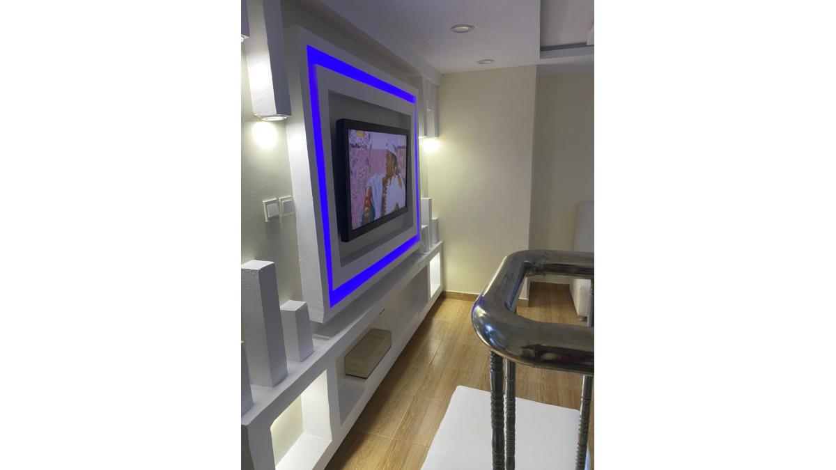 2 bed flat to let, Crown Lodge, Elystan Street - African Land