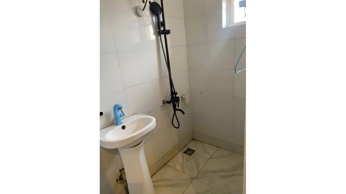 2 bed flat to let, Crown Lodge, Elystan Street - African Land