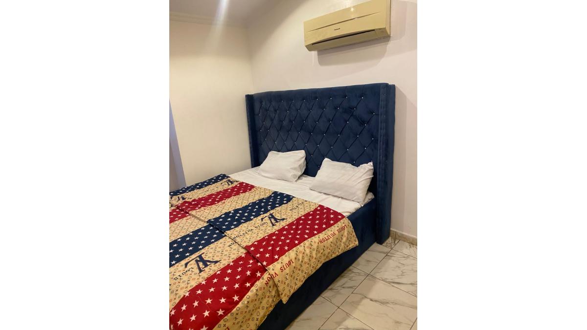 2 bed flat to let, Crown Lodge, Elystan Street - African Land