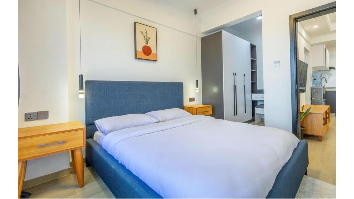 2 bed flat to let, Crown Lodge, Elystan Street - African Land
