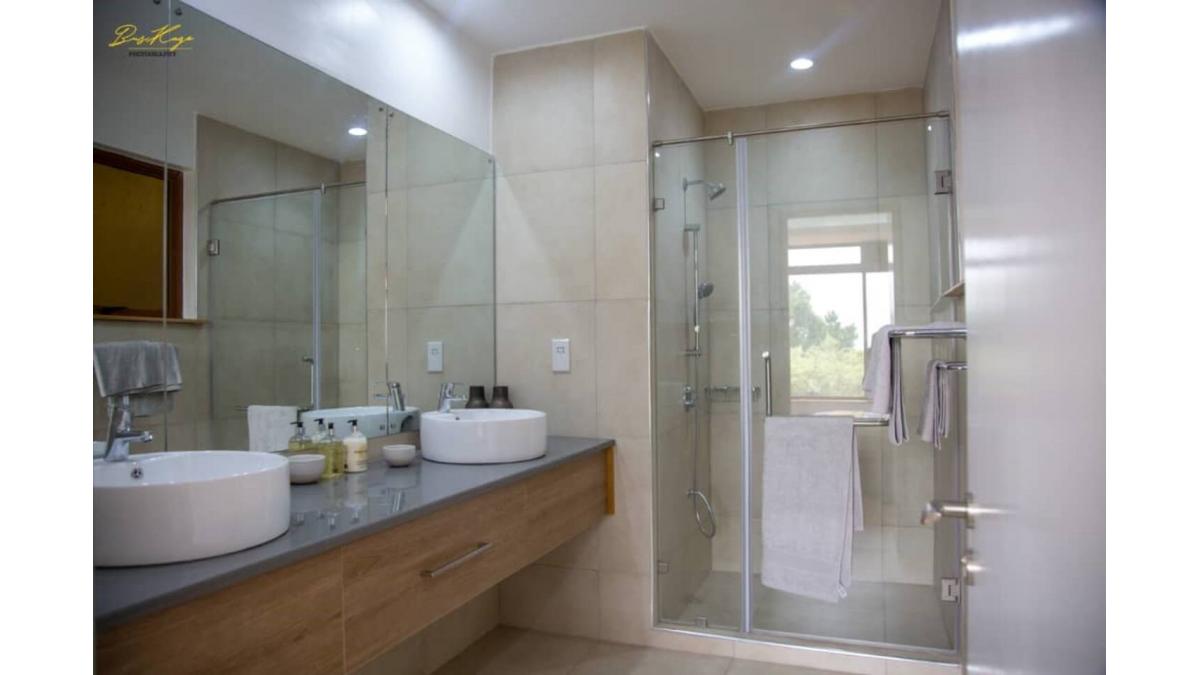 2 bed flat to let, Crown Lodge, Elystan Street - African Land