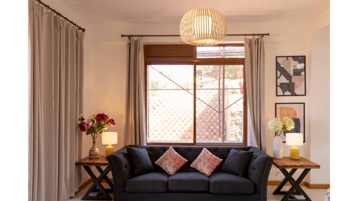 2 bed flat to let, Crown Lodge, Elystan Street - African Land