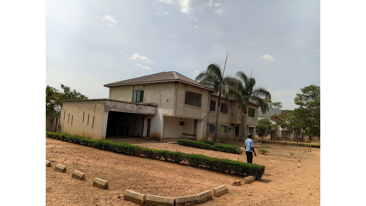 2 bed flat to let, Crown Lodge, Elystan Street - African Land