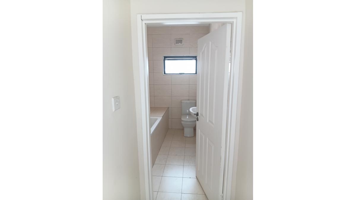 2 bed flat to let, Crown Lodge, Elystan Street - African Land