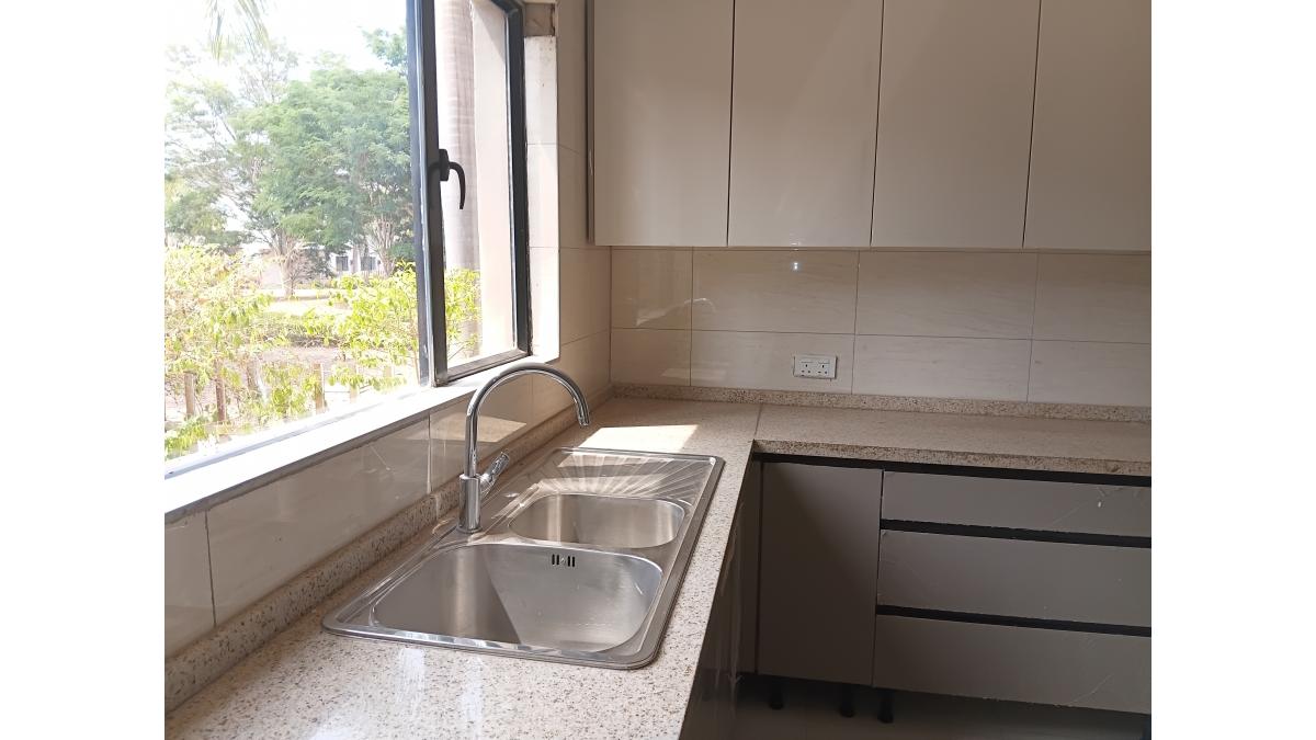 2 bed flat to let, Crown Lodge, Elystan Street - African Land