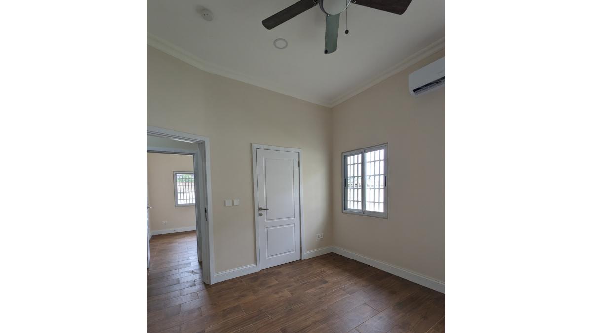 2 bed flat to let, Crown Lodge, Elystan Street - African Land