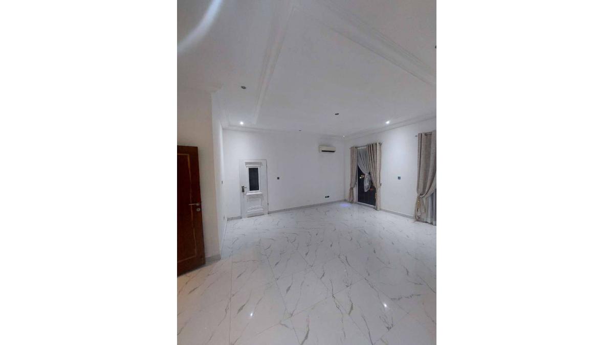 2 bed flat to let, Crown Lodge, Elystan Street - African Land