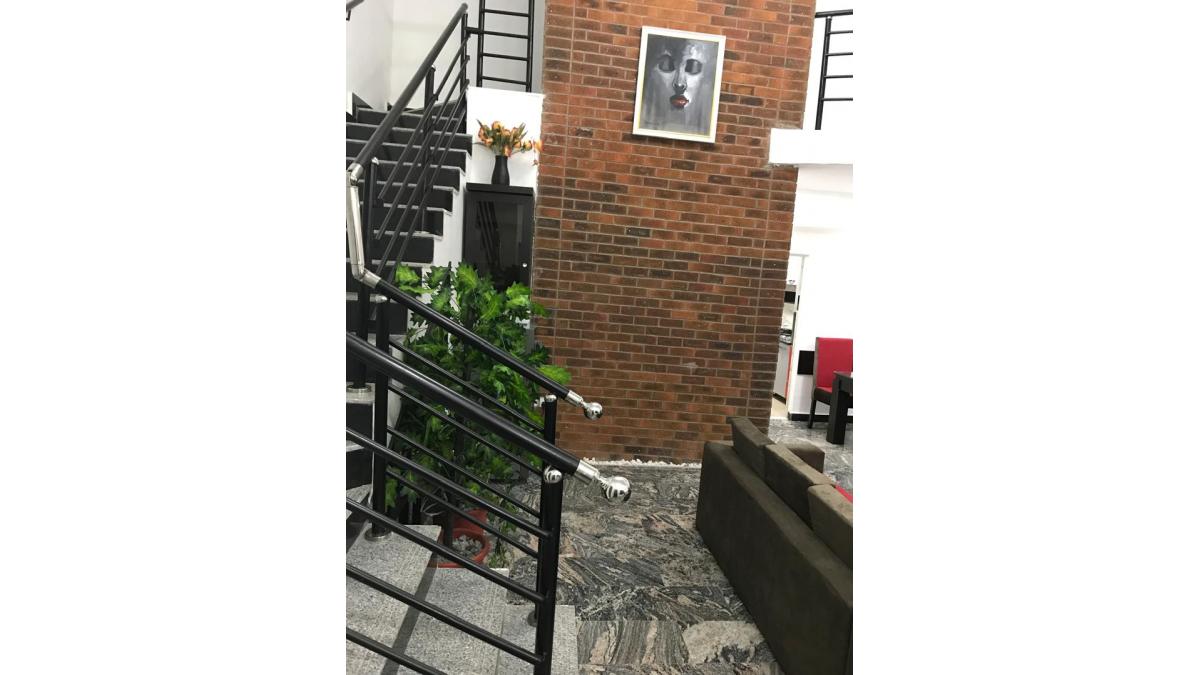 2 bed flat to let, Crown Lodge, Elystan Street - African Land