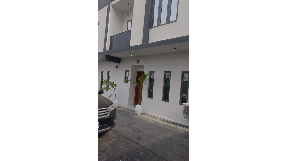 2 bed flat to let, Crown Lodge, Elystan Street - African Land