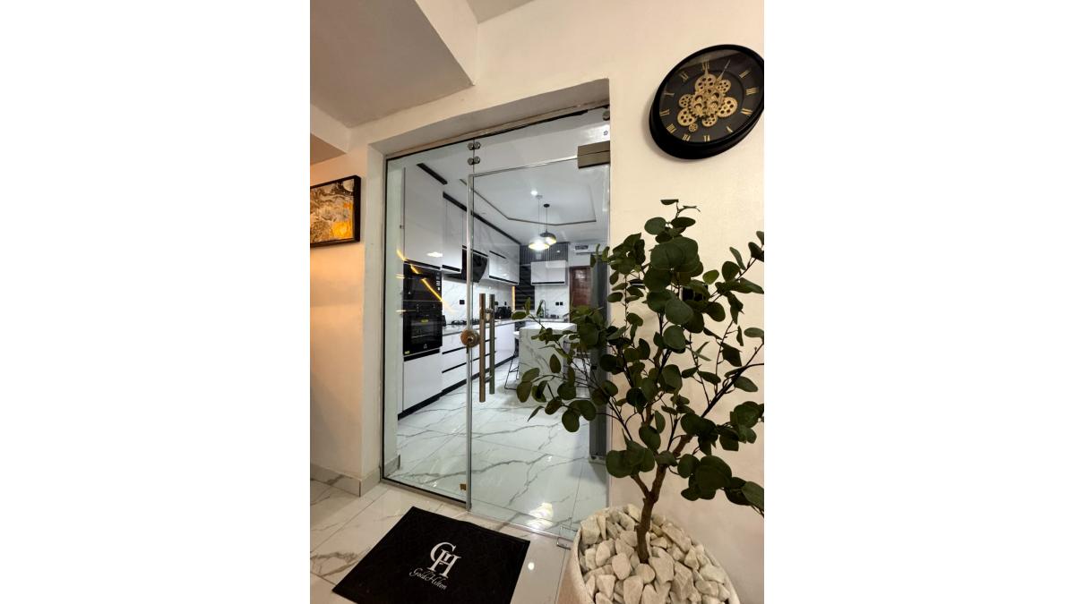 2 bed flat to let, Crown Lodge, Elystan Street - African Land