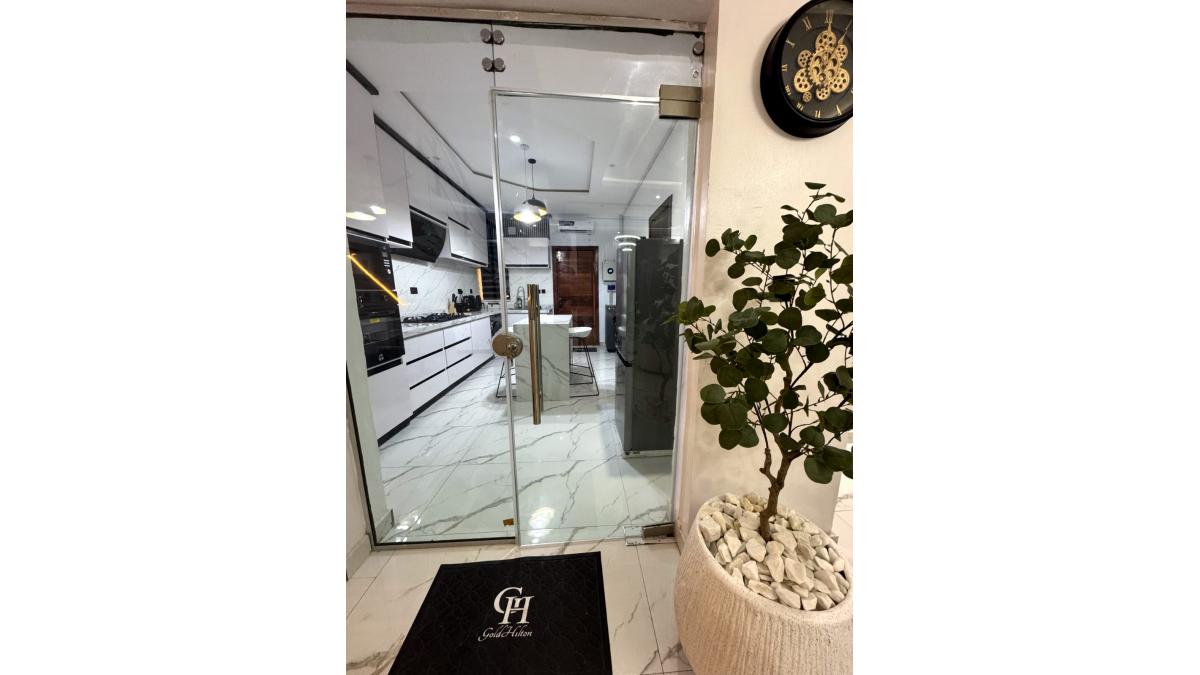 2 bed flat to let, Crown Lodge, Elystan Street - African Land