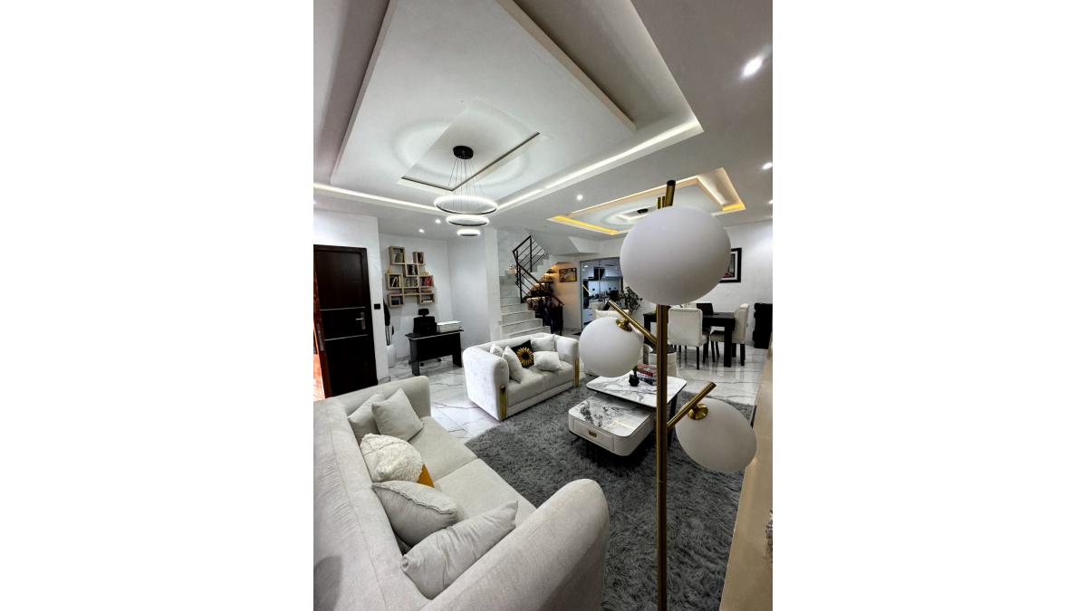 2 bed flat to let, Crown Lodge, Elystan Street - African Land