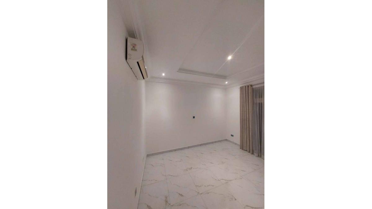 2 bed flat to let, Crown Lodge, Elystan Street - African Land