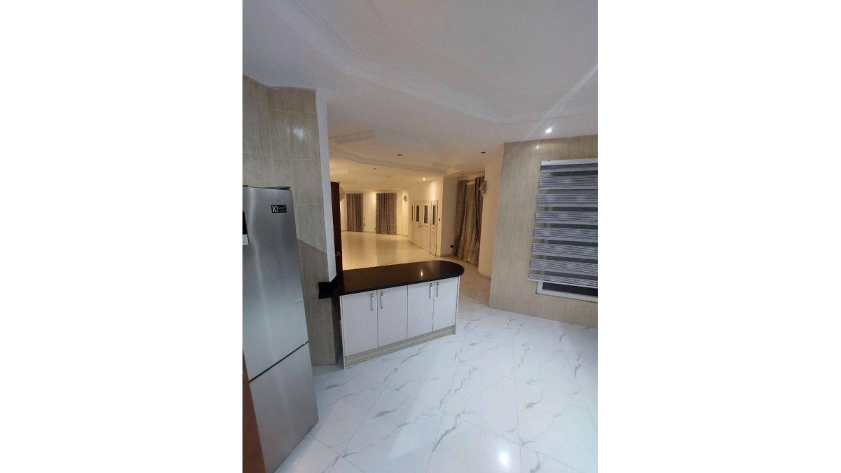 2 bed flat to let, Crown Lodge, Elystan Street - African Land