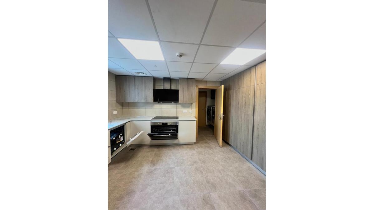 2 bed flat to let, Crown Lodge, Elystan Street - African Land