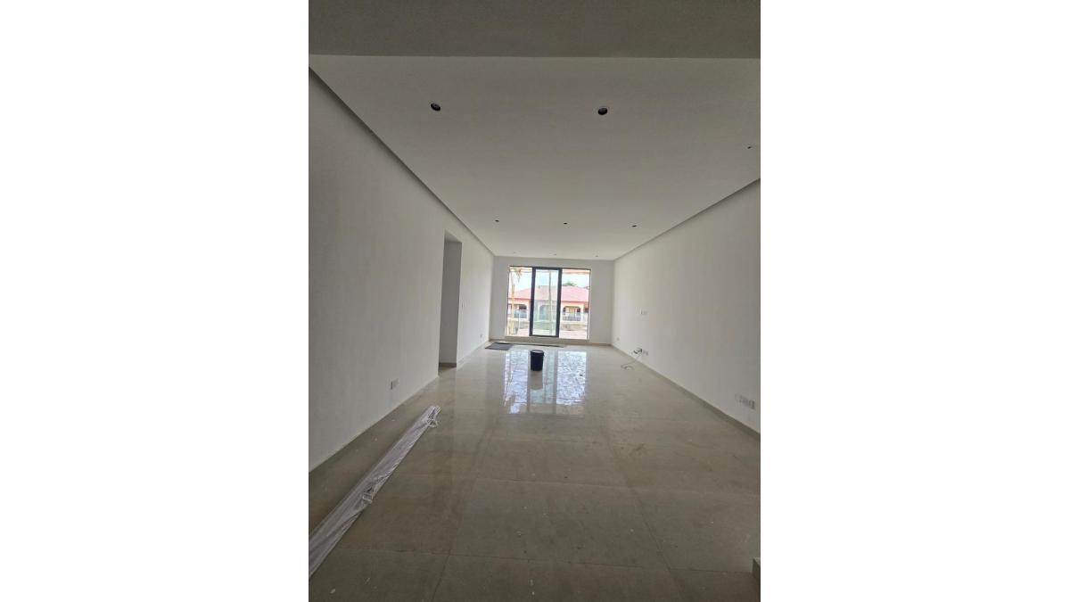 2 bed flat to let, Crown Lodge, Elystan Street - African Land