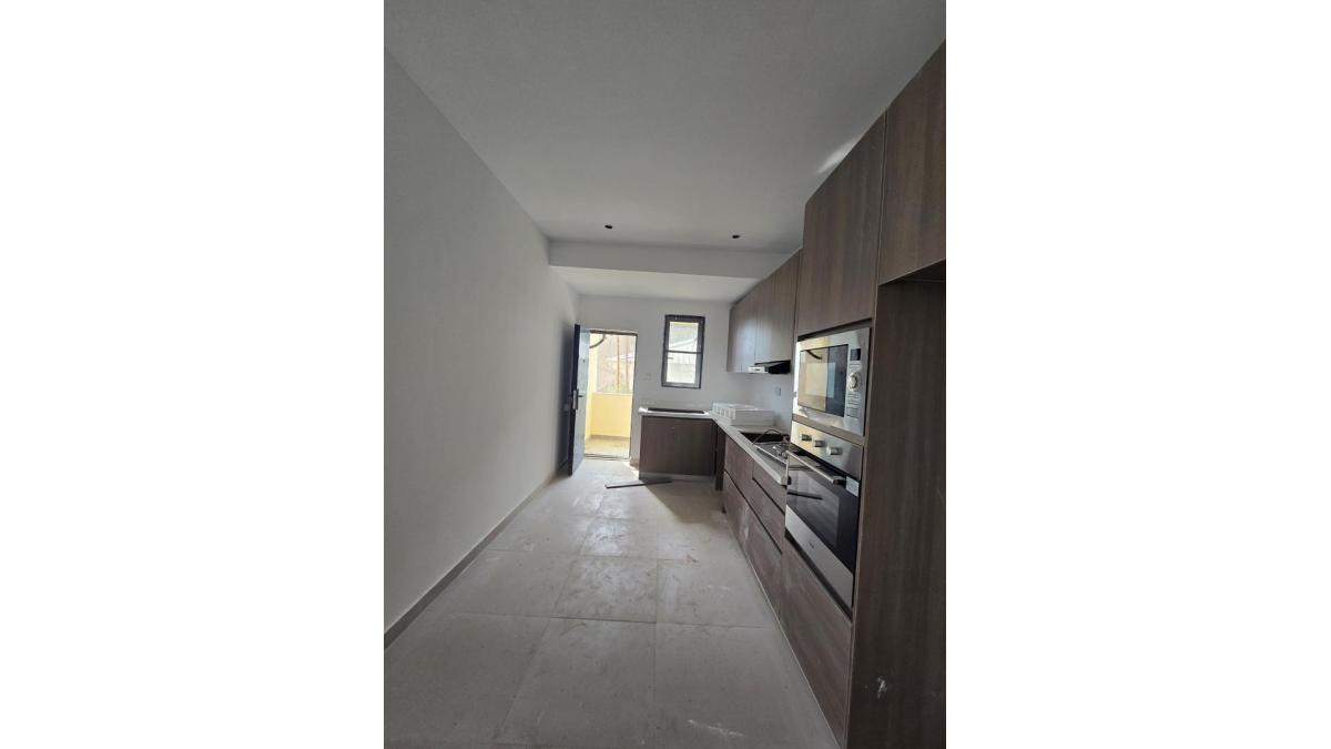 2 bed flat to let, Crown Lodge, Elystan Street - African Land