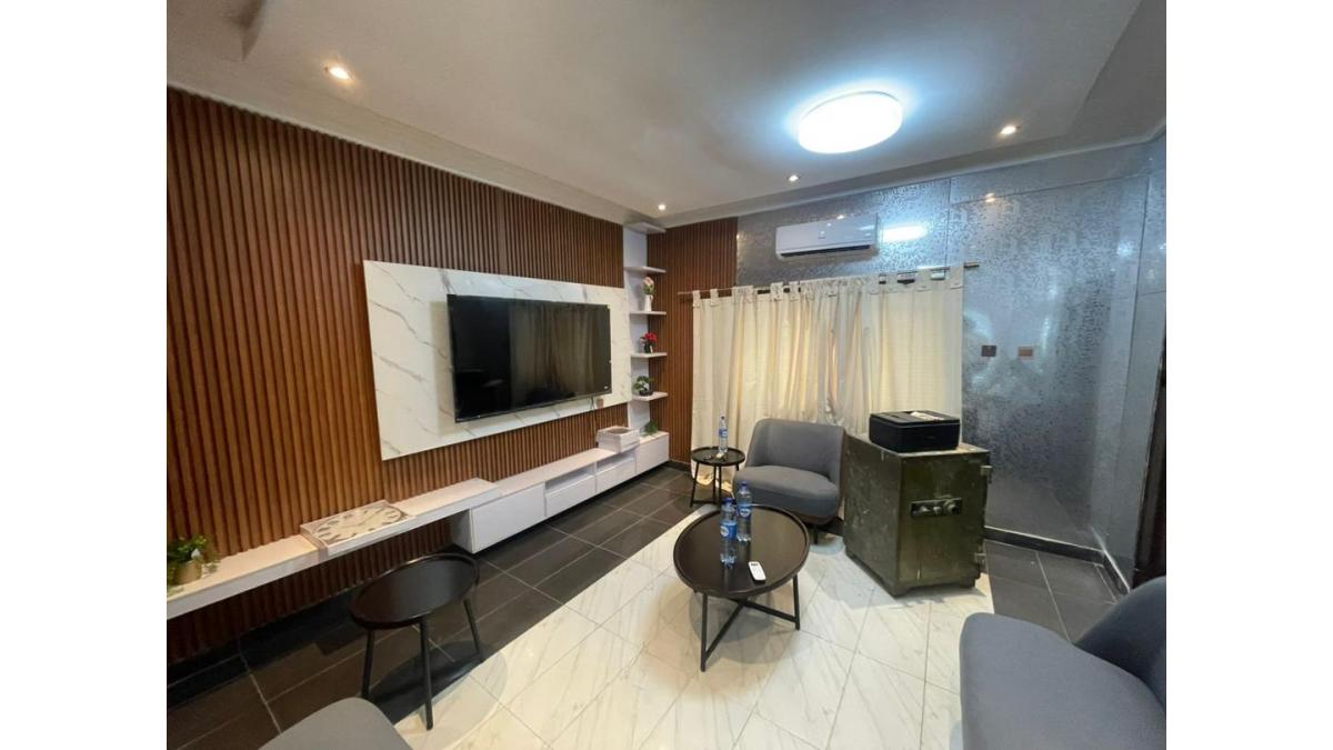 2 bed flat to let, Crown Lodge, Elystan Street - African Land