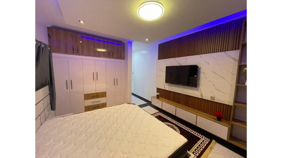 2 bed flat to let, Crown Lodge, Elystan Street - African Land