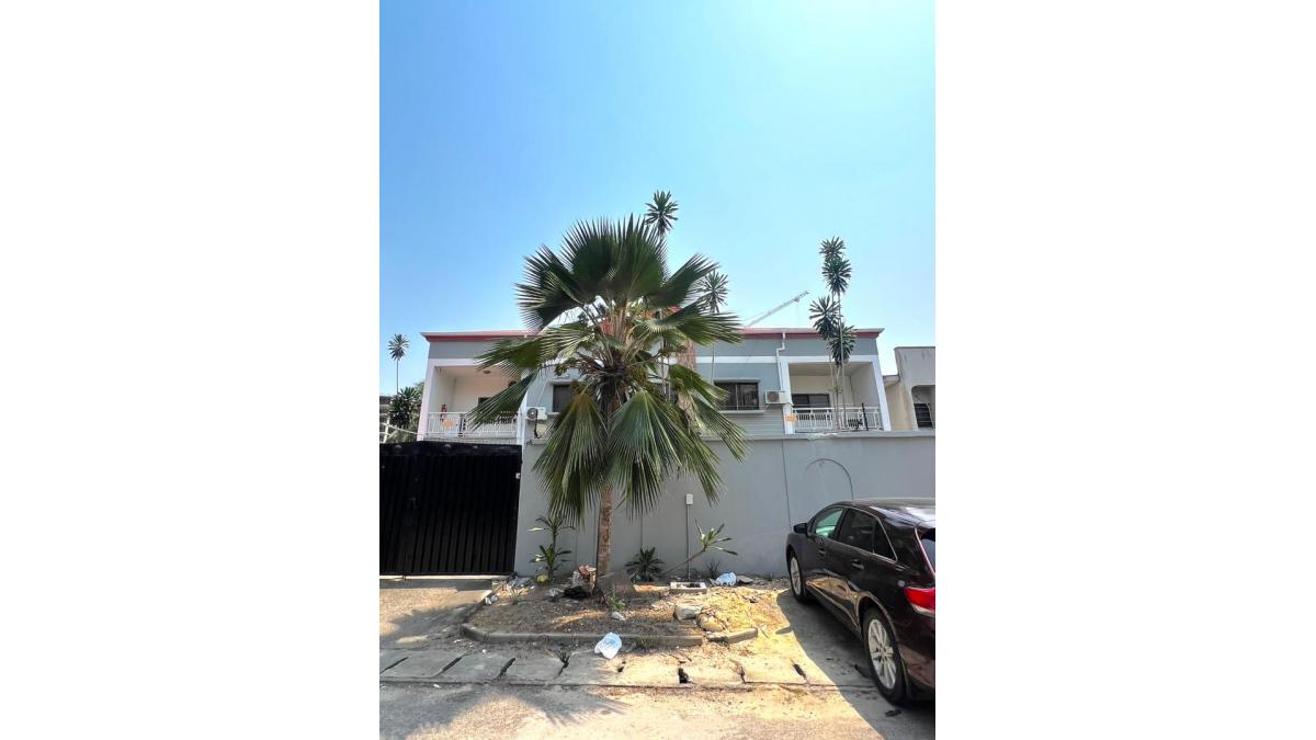 2 bed flat to let, Crown Lodge, Elystan Street - African Land