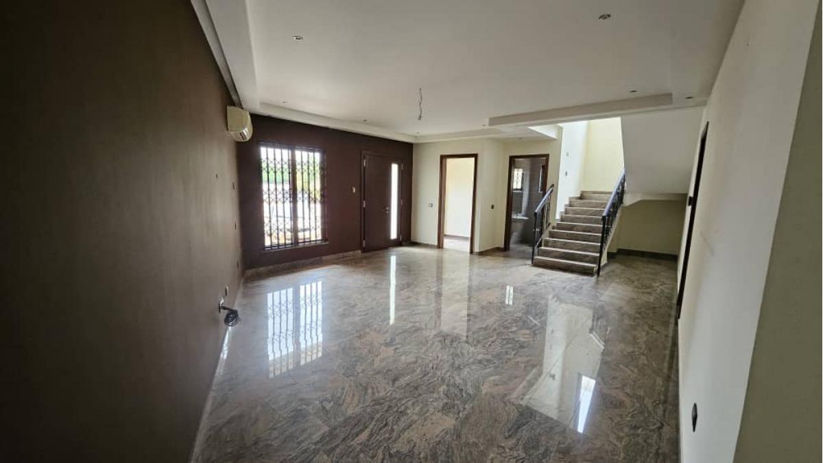 2 bed flat to let, Crown Lodge, Elystan Street - African Land