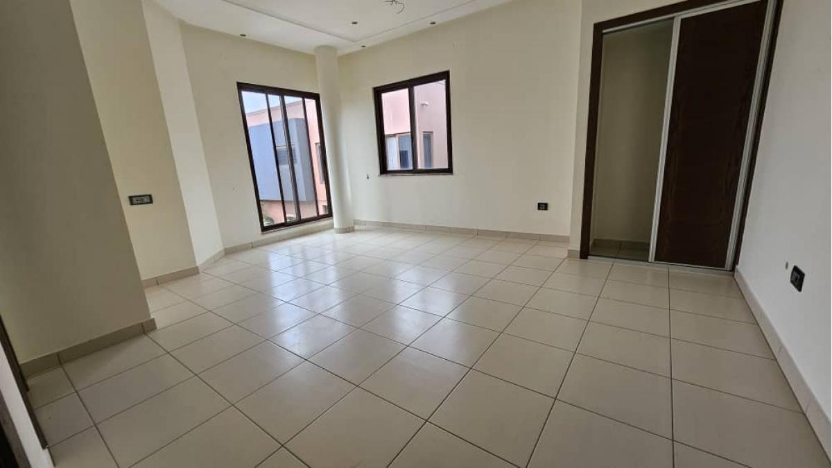 2 bed flat to let, Crown Lodge, Elystan Street - African Land