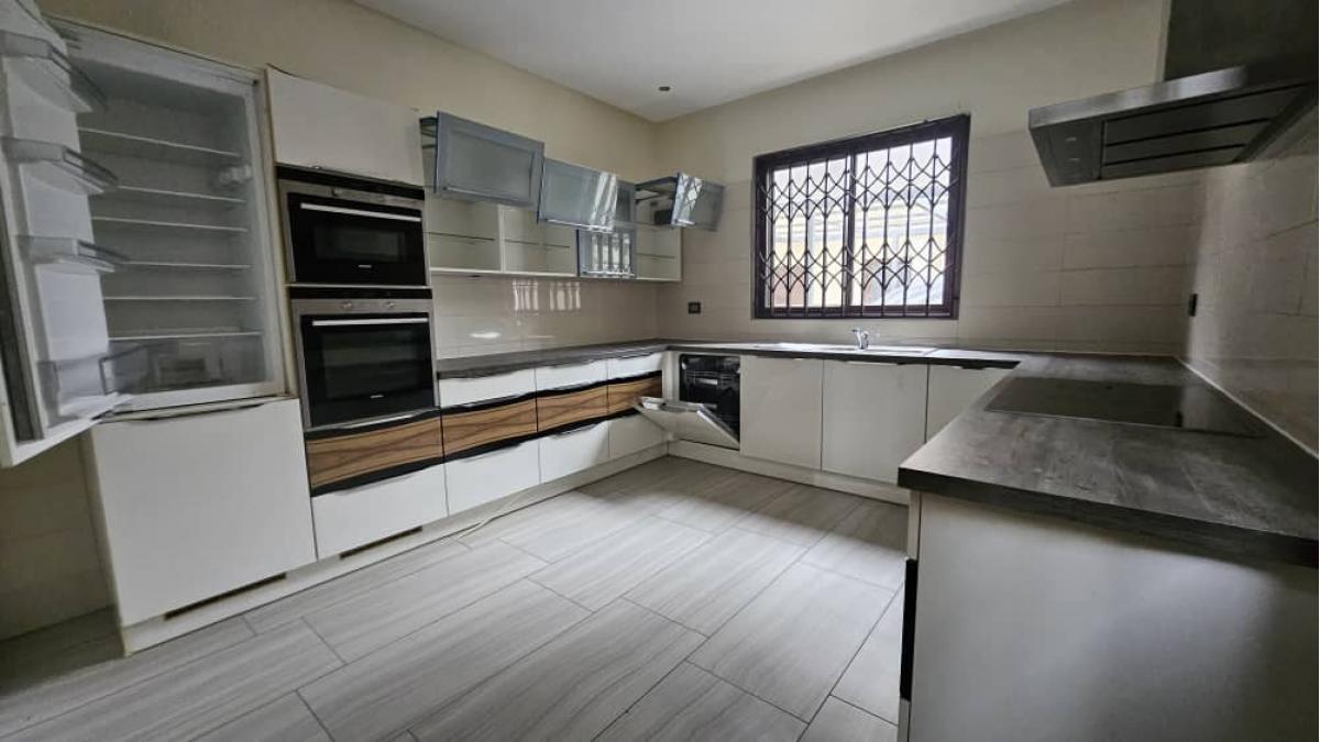 2 bed flat to let, Crown Lodge, Elystan Street - African Land