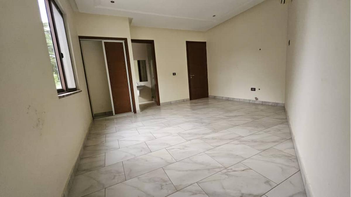 2 bed flat to let, Crown Lodge, Elystan Street - African Land