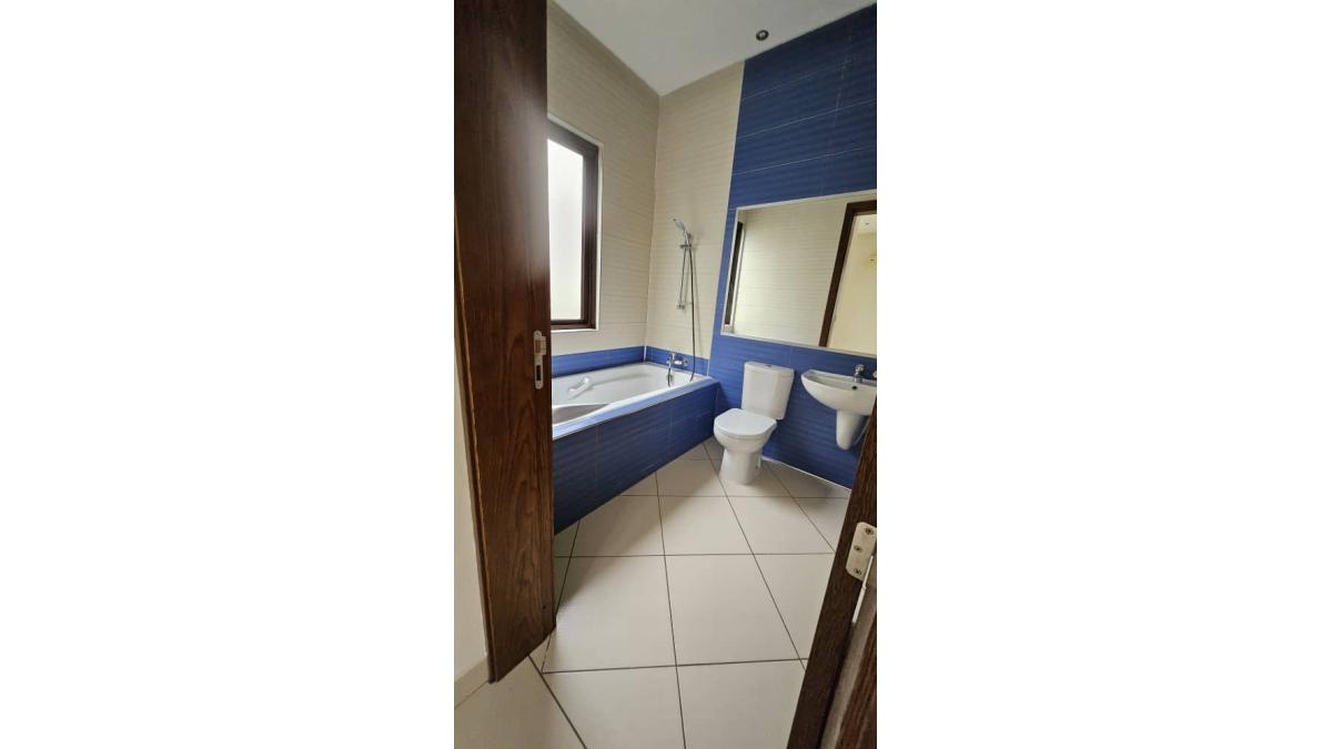 2 bed flat to let, Crown Lodge, Elystan Street - African Land