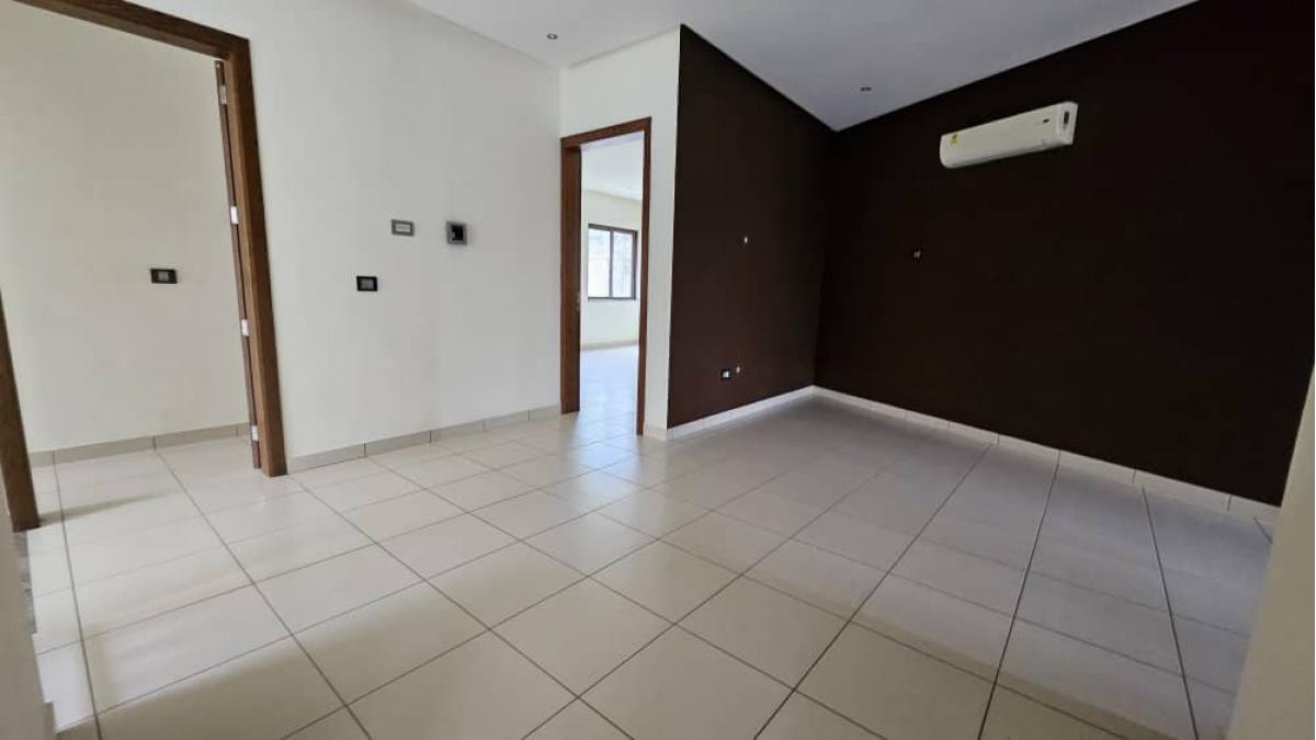 2 bed flat to let, Crown Lodge, Elystan Street - African Land