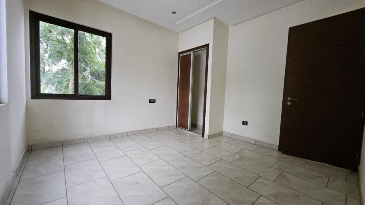 2 bed flat to let, Crown Lodge, Elystan Street - African Land