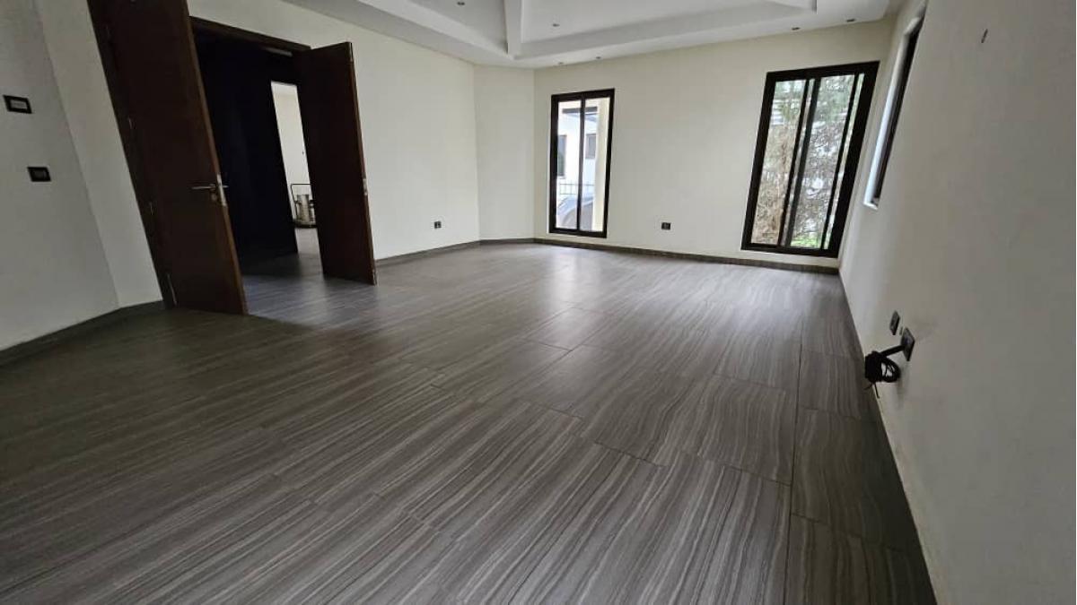 2 bed flat to let, Crown Lodge, Elystan Street - African Land