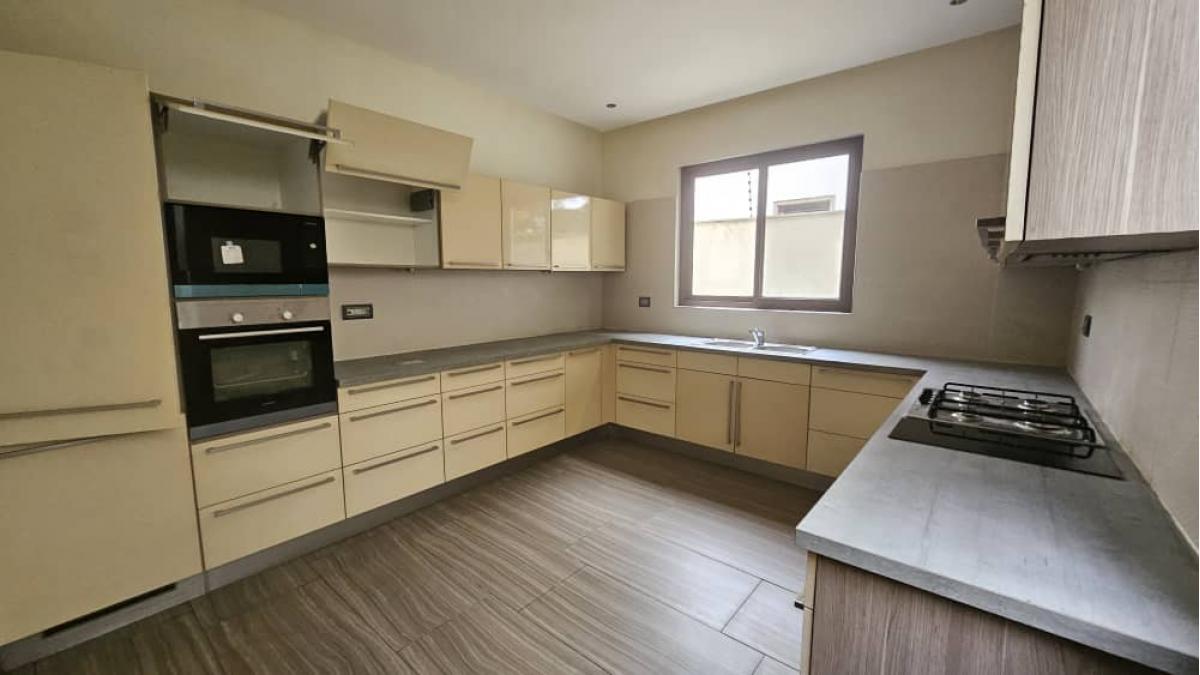 2 bed flat to let, Crown Lodge, Elystan Street - African Land