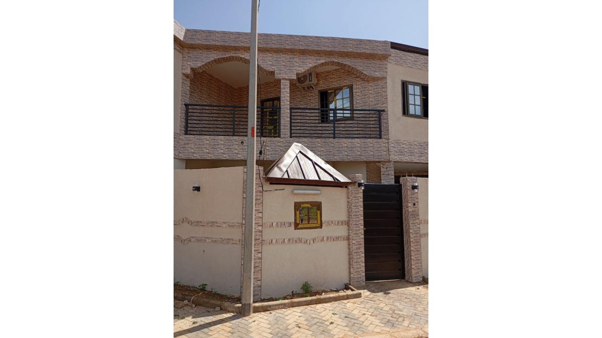 2 bed flat to let, Crown Lodge, Elystan Street - African Land