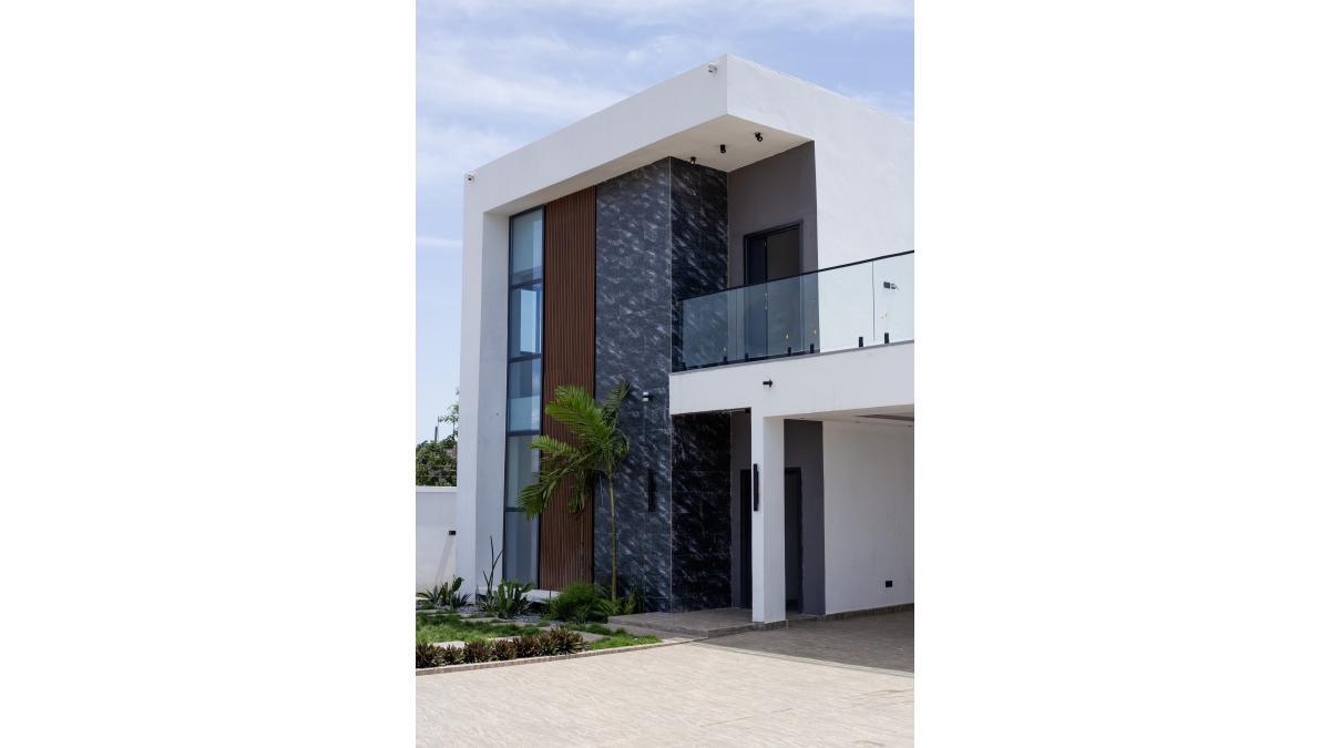 2 bed flat to let, Crown Lodge, Elystan Street - African Land