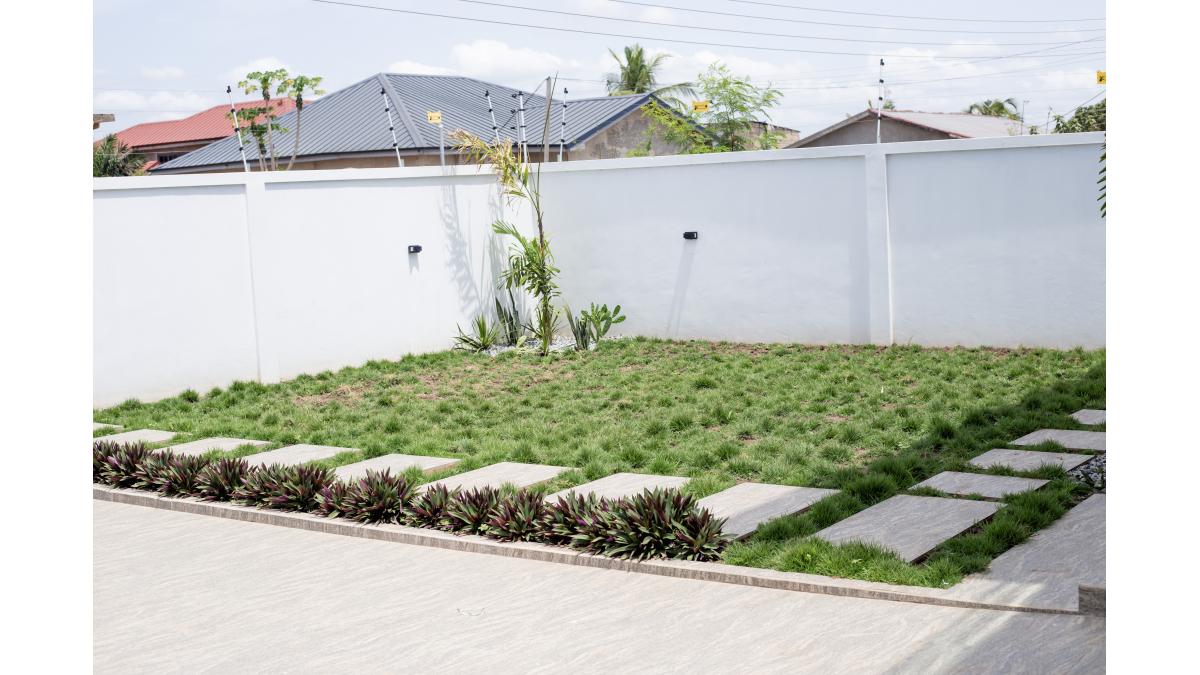 2 bed flat to let, Crown Lodge, Elystan Street - African Land