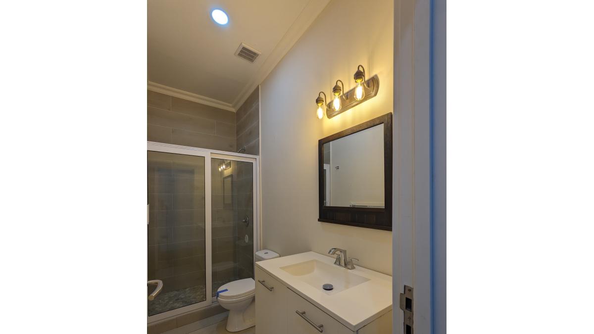 2 bed flat to let, Crown Lodge, Elystan Street - African Land