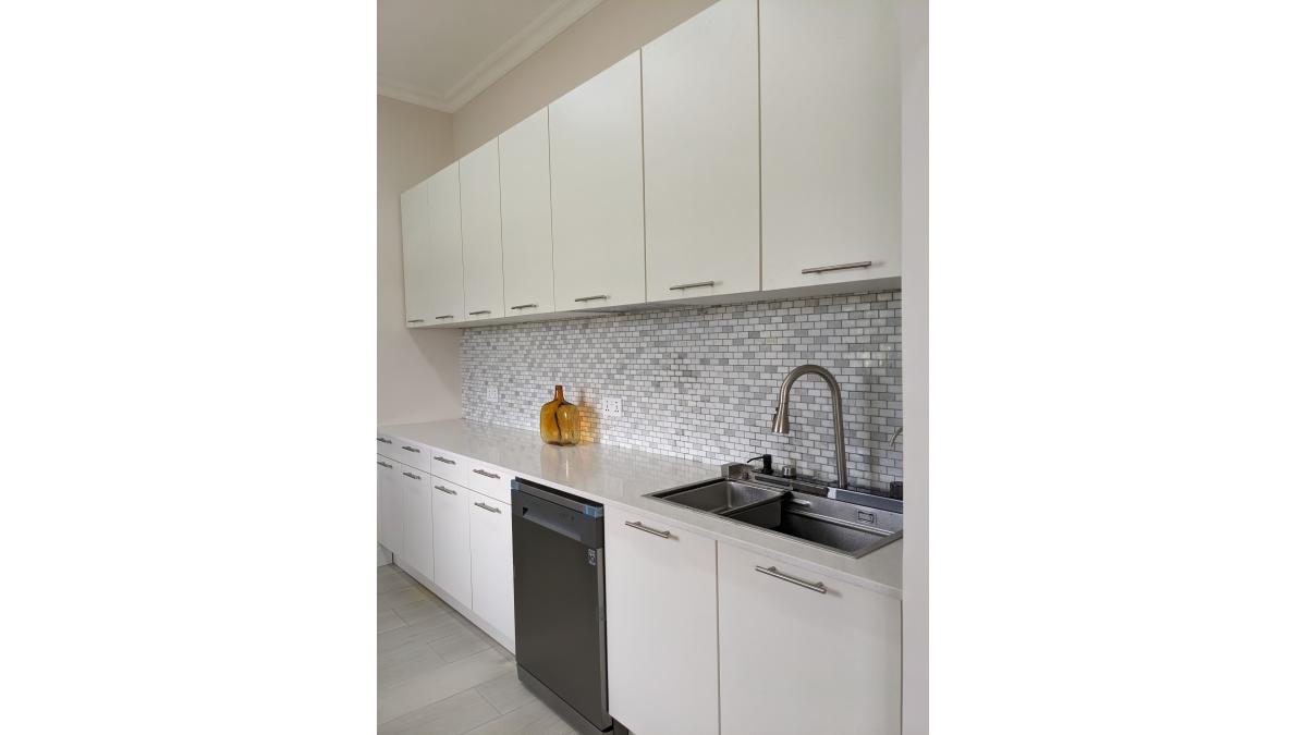 2 bed flat to let, Crown Lodge, Elystan Street - African Land