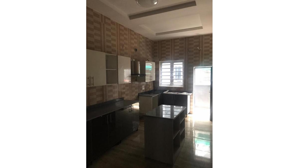 2 bed flat to let, Crown Lodge, Elystan Street - African Land