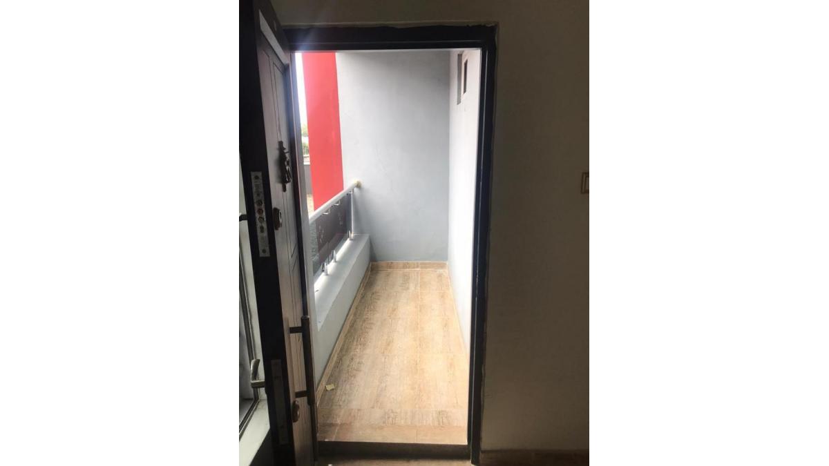 2 bed flat to let, Crown Lodge, Elystan Street - African Land