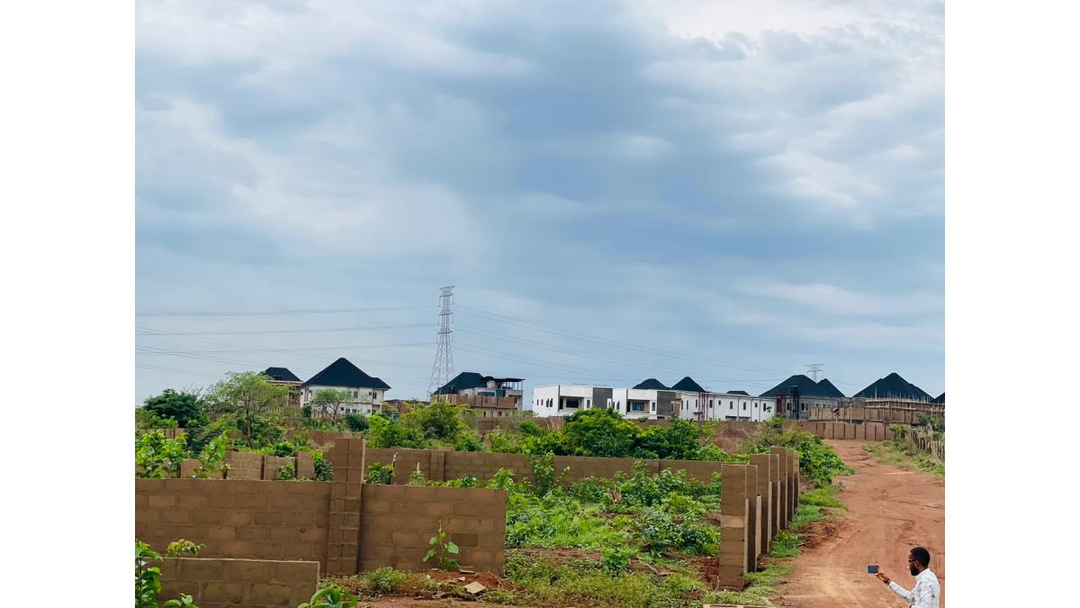 2 bed flat to let, Crown Lodge, Elystan Street - African Land