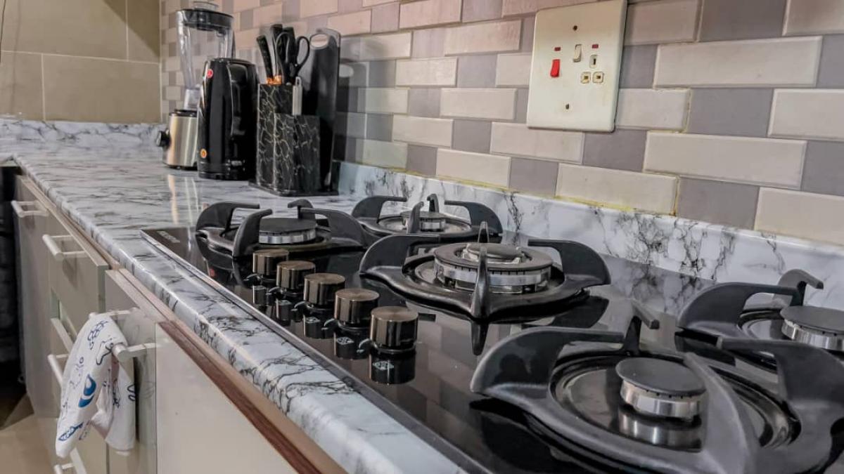 2 bed flat to let, Crown Lodge, Elystan Street - African Land