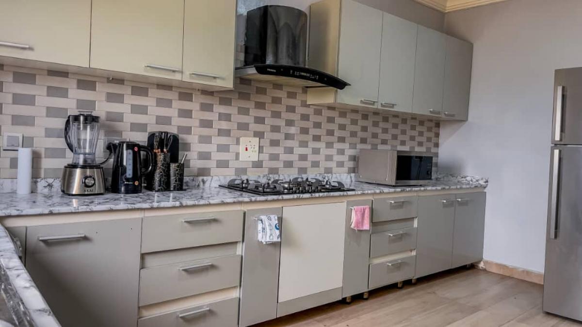 2 bed flat to let, Crown Lodge, Elystan Street - African Land