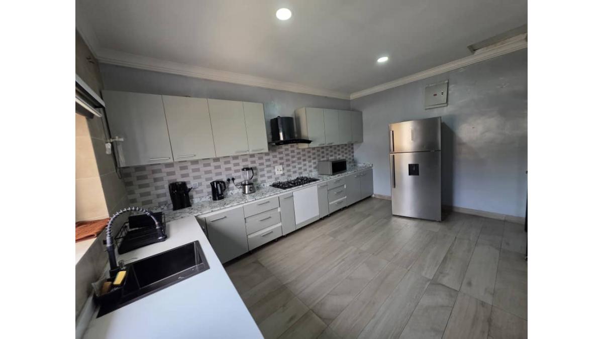 2 bed flat to let, Crown Lodge, Elystan Street - African Land