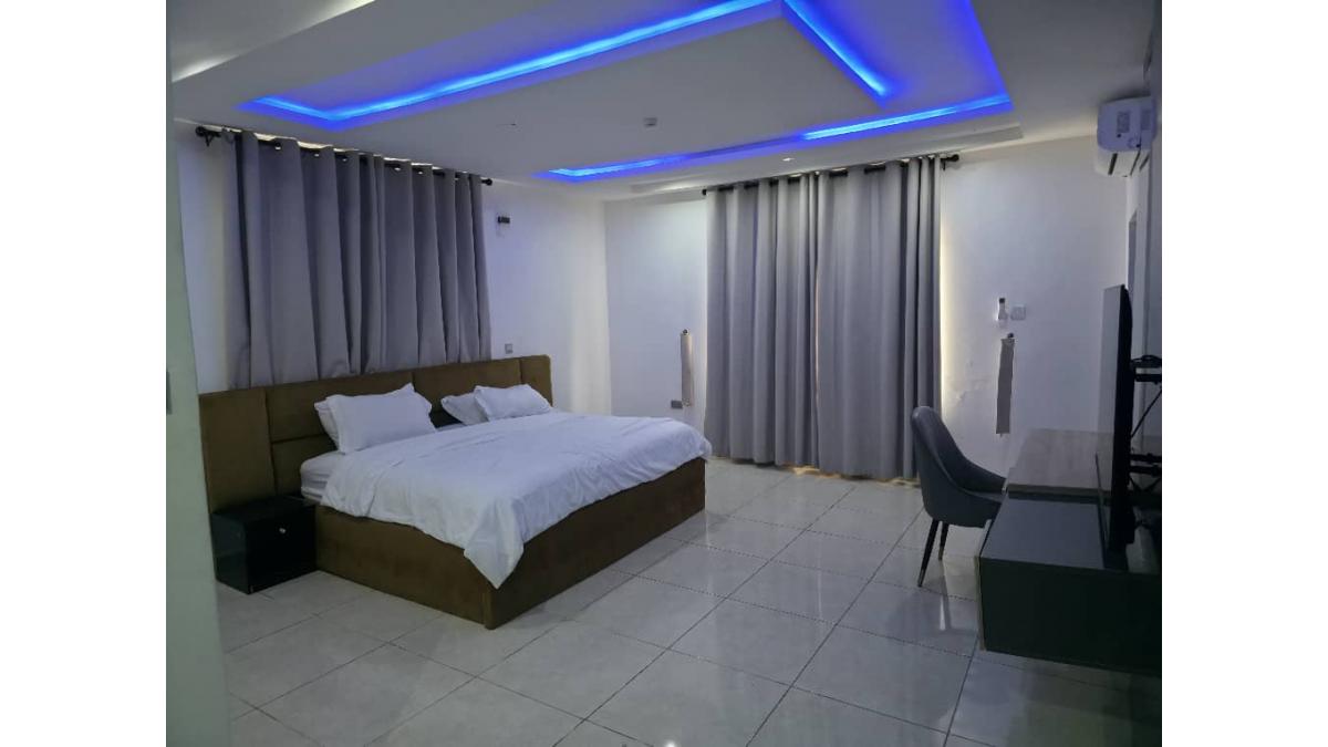 2 bed flat to let, Crown Lodge, Elystan Street - African Land