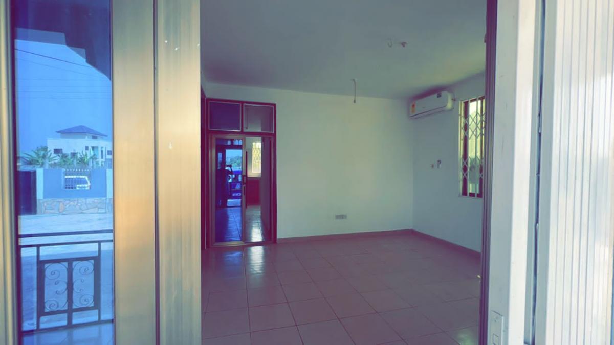 2 bed flat to let, Crown Lodge, Elystan Street - African Land