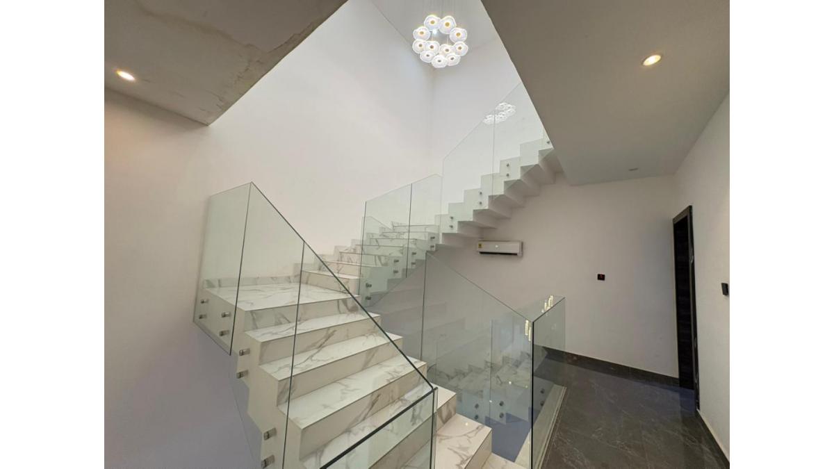 2 bed flat to let, Crown Lodge, Elystan Street - African Land
